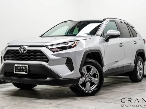 Used 2024 Toyota RAV4 XLE AWD/4WD image 1