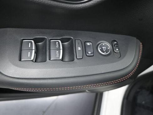 Used 2025 Honda HR-V Sport image 11