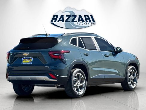 Used 2025 Chevrolet Trax LT FWD image 3