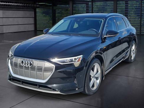 Used 2019 Audi e-tron Premium Plus image 1