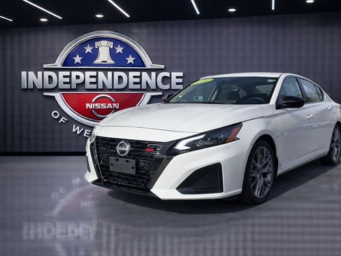 Certified 2024 Nissan Altima 2.0 SR image 1