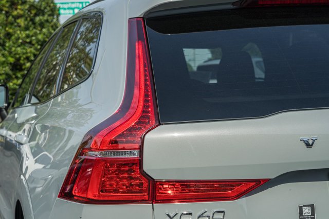 Certified 2024 Volvo XC60 B5 Ultimate w/ Protection Package Premier AWD/4WD image 7