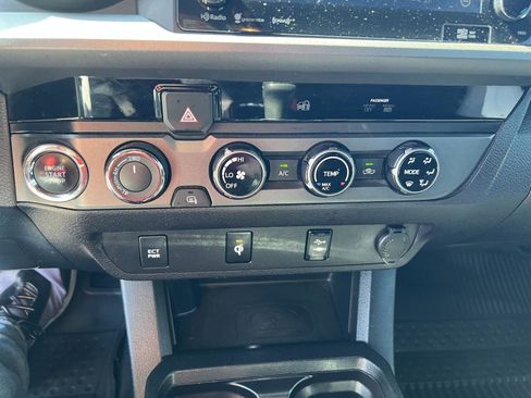 Used 2017 Toyota Tacoma TRD Sport image 34