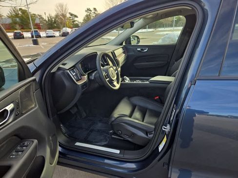 Used 2023 Volvo XC60 B5 Ultimate w/ Climate Package image 11
