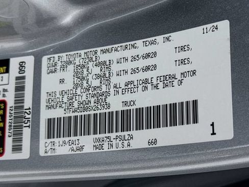 Used 2025 Toyota Tundra Limited w/ TRD Off-Road Package AWD/4WD image 31