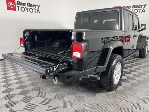 Used 2021 Jeep Gladiator Sport image 17