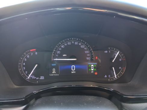 Used 2017 Cadillac XT5 Luxury w/ LPO, Wheel Lock Package FWD image 9