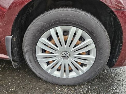 Used 2014 Volkswagen Passat 1.8T S image 9