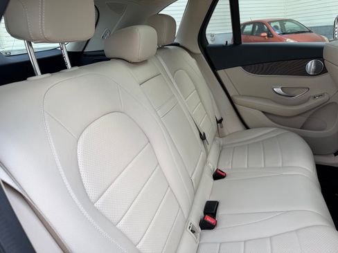Used 2019 Mercedes-Benz GLC 300 4MATIC image 21
