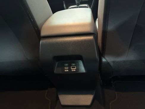 Used 2025 Subaru Crosstrek 2.0i Premium image 32