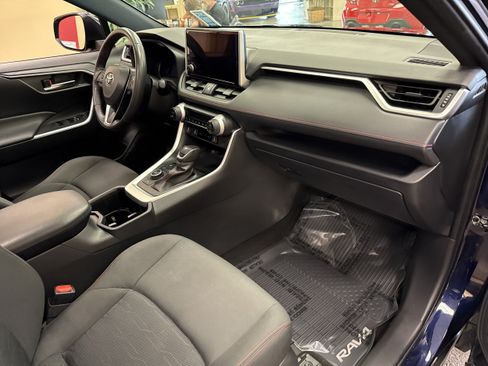 Used 2024 Toyota RAV4 SE w/ Weather & Moonroof Package AWD/4WD image 28