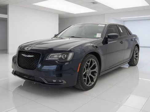 Used 2017 Chrysler 300 S RWD image 1