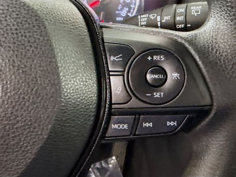 Used 2022 Toyota RAV4 XLE w/ Convenience Package FWD image 15