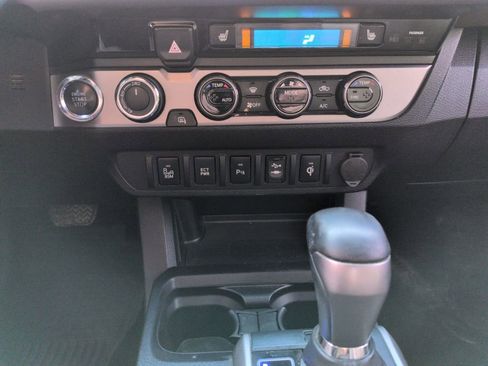 Used 2017 Toyota Tacoma Limited w/ Tow Package image 18