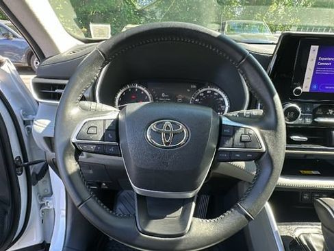 Used 2023 Toyota Highlander XLE AWD/4WD image 14