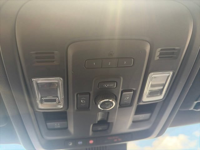 Used 2023 Chevrolet Tahoe Premier AWD/4WD image 27