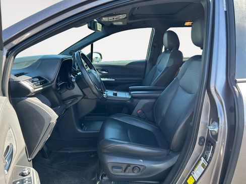 Used 2021 Toyota Sienna XSE w/ XSE Plus Package FWD image 16