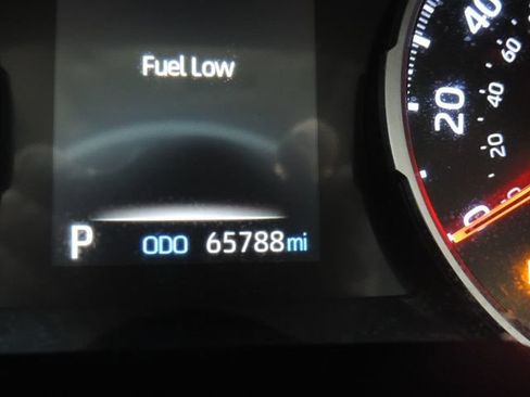 Used 2019 Toyota RAV4 XLE Premium FWD image 32