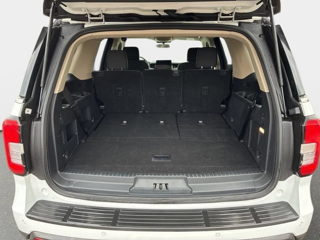 Used 2023 Ford Expedition XLT AWD/4WD image 22