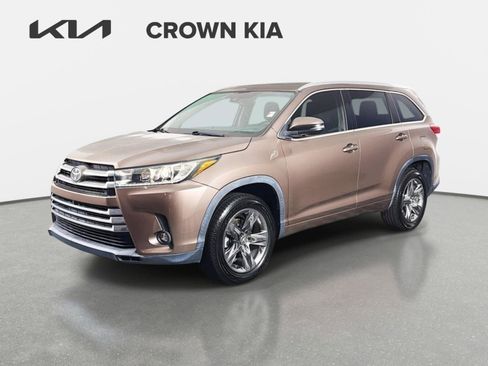 Used 2019 Toyota Highlander Limited Platinum FWD image 1