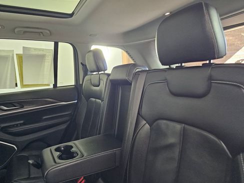 Used 2022 Jeep Grand Cherokee Limited image 21