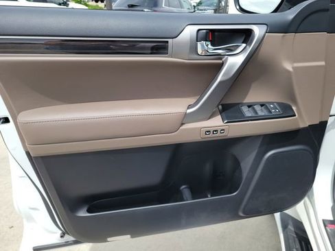 Used 2023 Lexus GX 460 Luxury w/ Sport Design Package AWD/4WD image 7