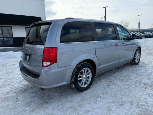 Used 2019 Dodge Grand Caravan SXT image 17