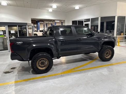 Used 2026 Toyota Tacoma TRD Off-Road AWD/4WD image 10