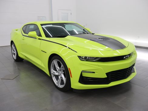 Used 2020 Chevrolet Camaro SS RWD image 2