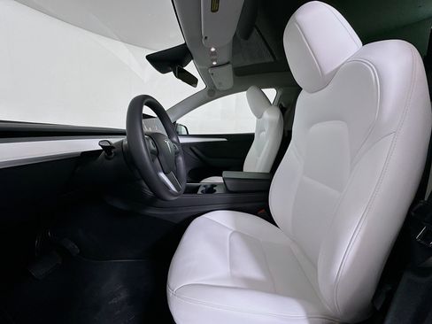 Used 2024 Tesla Model Y Long Range image 13