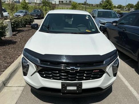 Used 2025 Chevrolet Trax RS w/ Driver Confidence Package FWD image 3