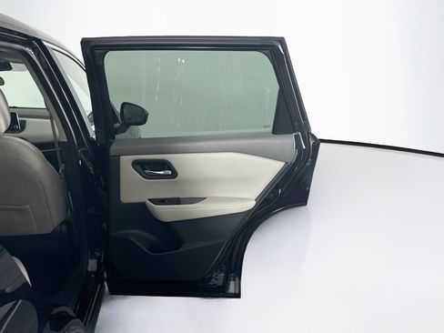 Used 2025 Nissan Rogue SV FWD image 31