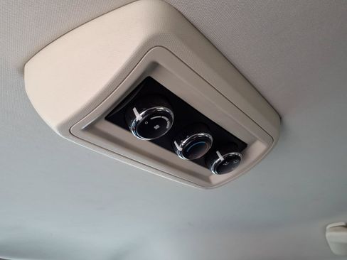 Used 2010 Dodge Grand Caravan Hero w/ Popular Equipment Group FWD image 8