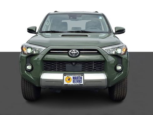 Used 2022 Toyota 4Runner TRD Off-Road Premium AWD/4WD image 2