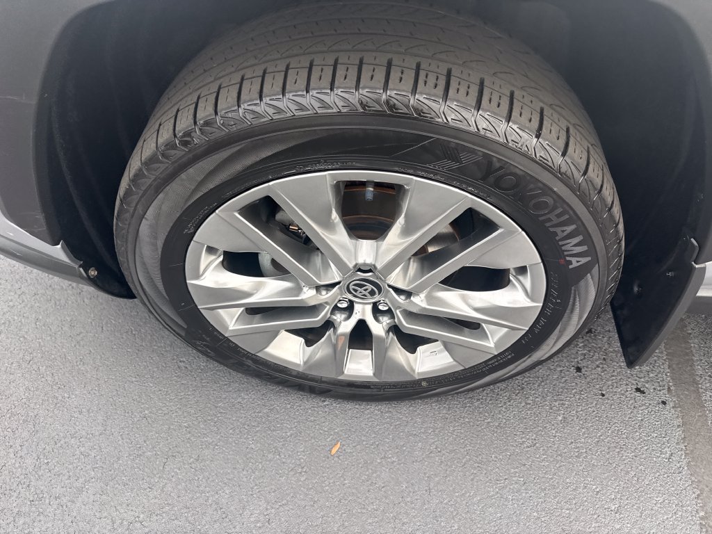 Used 2020 Toyota RAV4 Limited AWD/4WD image 39