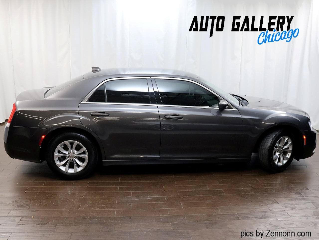 Used 2018 Chrysler 300 Touring RWD image 5