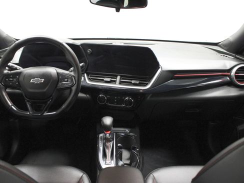 Used 2024 Chevrolet Trax RS w/ Sunroof Package FWD image 19