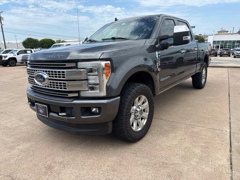 Used 2019 Ford F250 Platinum w/ Platinum Ultimate Package AWD/4WD image 3