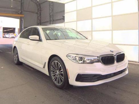 Used 2019 BMW 530i w/ Convenience Package image 3