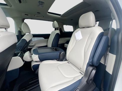 New 2026 Kia Carnival SX image 25