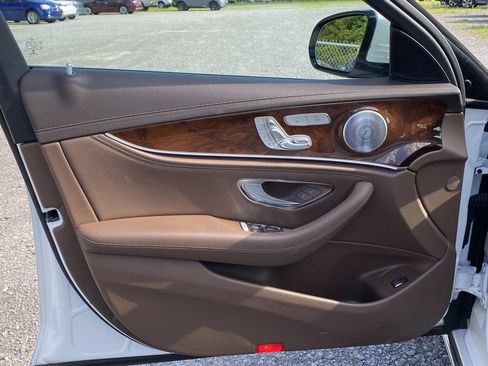 Used 2017 Mercedes-Benz E 300 4MATIC image 11