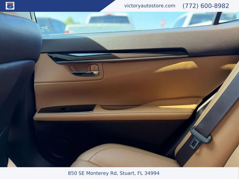 Used 2018 Lexus ES 350 w/ Luxury Package w/Wood Trim FWD image 48