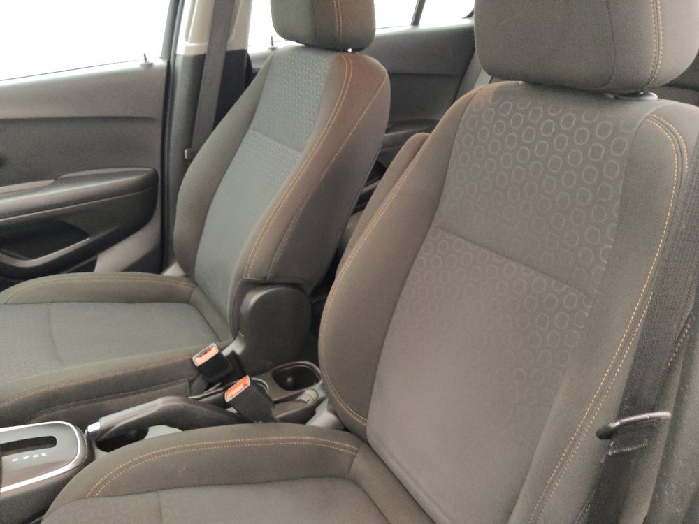Used 2020 Chevrolet Trax LS FWD image 17