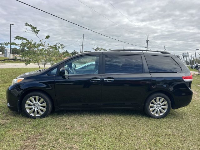 Used 2013 Toyota Sienna XLE AWD/4WD image 16