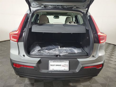 Certified 2026 Volvo XC40 B5 Plus AWD/4WD image 9