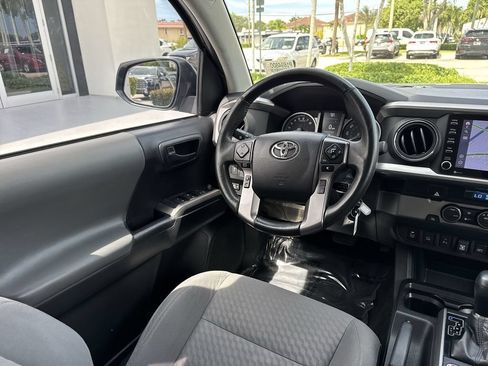 Used 2022 Toyota Tacoma SR5 RWD image 21