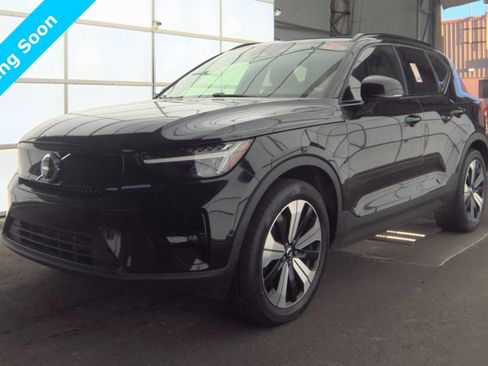 Used 2023 Volvo XC40 Recharge Plus image 3
