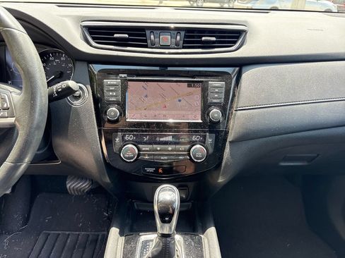 Used 2018 Nissan Rogue SV w/ Premium Package AWD/4WD image 22
