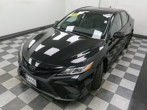 Used 2020 Toyota Camry SE image 6