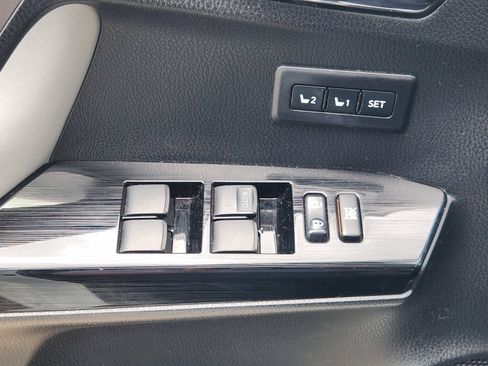 Used 2017 Toyota RAV4 Limited w/ Advanced Technology Package FWD image 28